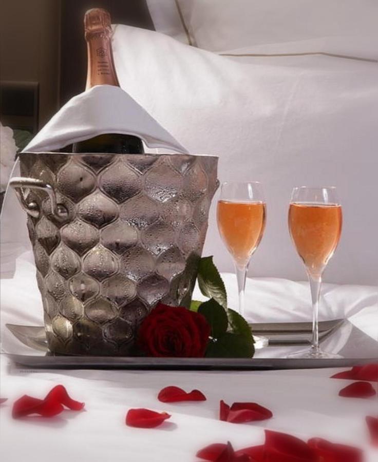 Bed and Breakfast Jacuzzi Massage Sur Rdv,Duo,Reiki,Californien, Reflexologie Plantaire, Et Bouteille Mousseux Offerte Ferolles Exterior foto