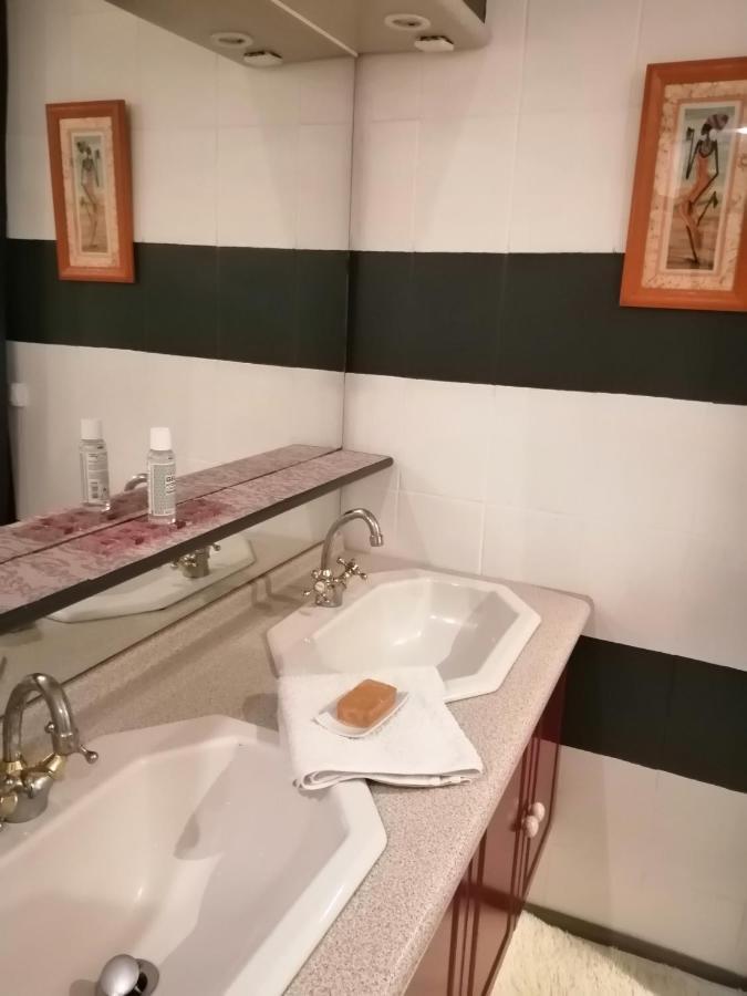 Bed and Breakfast Jacuzzi Massage Sur Rdv,Duo,Reiki,Californien, Reflexologie Plantaire, Et Bouteille Mousseux Offerte Ferolles Exterior foto